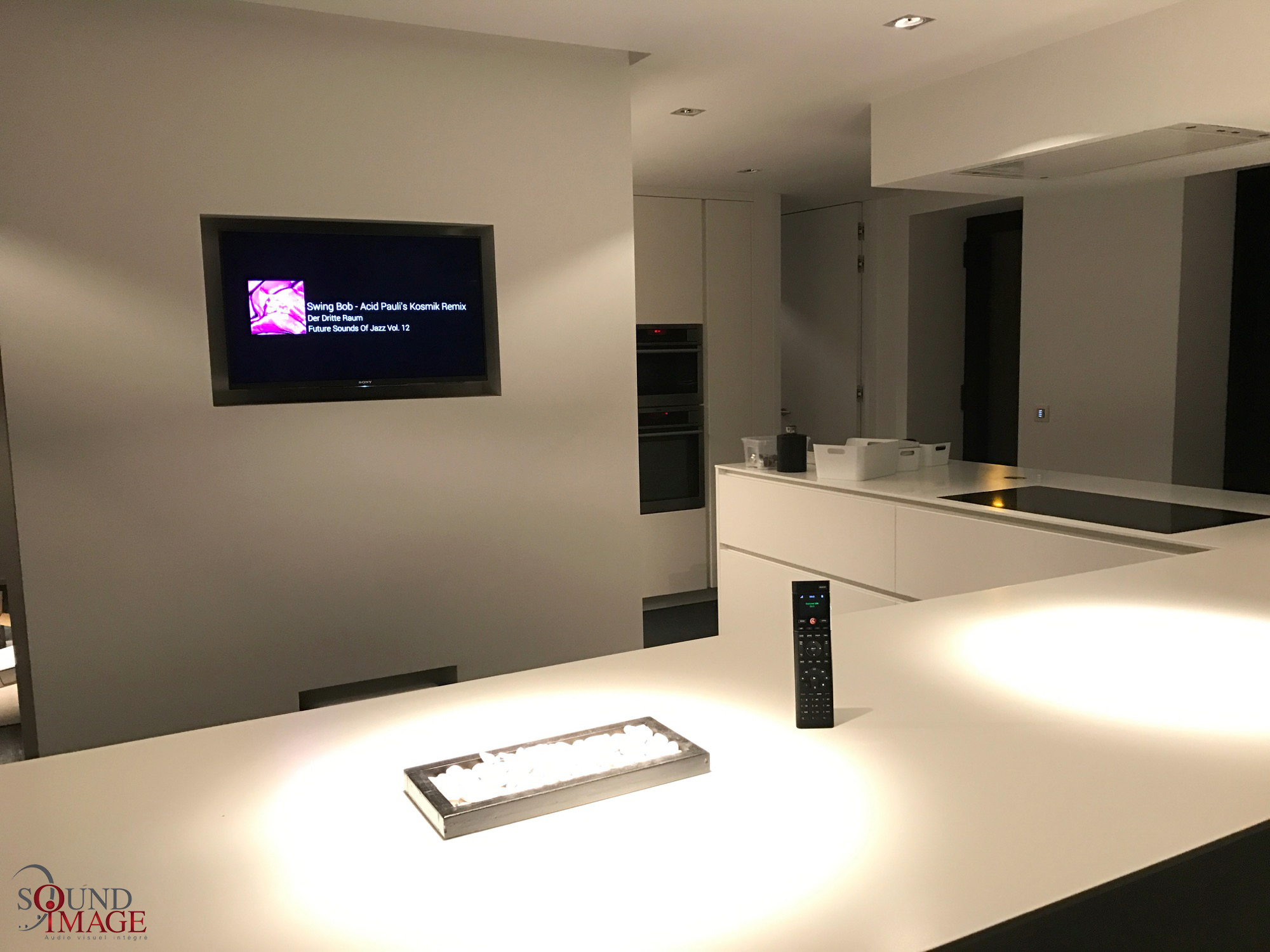 Écran géré par control4 dans la cuisine